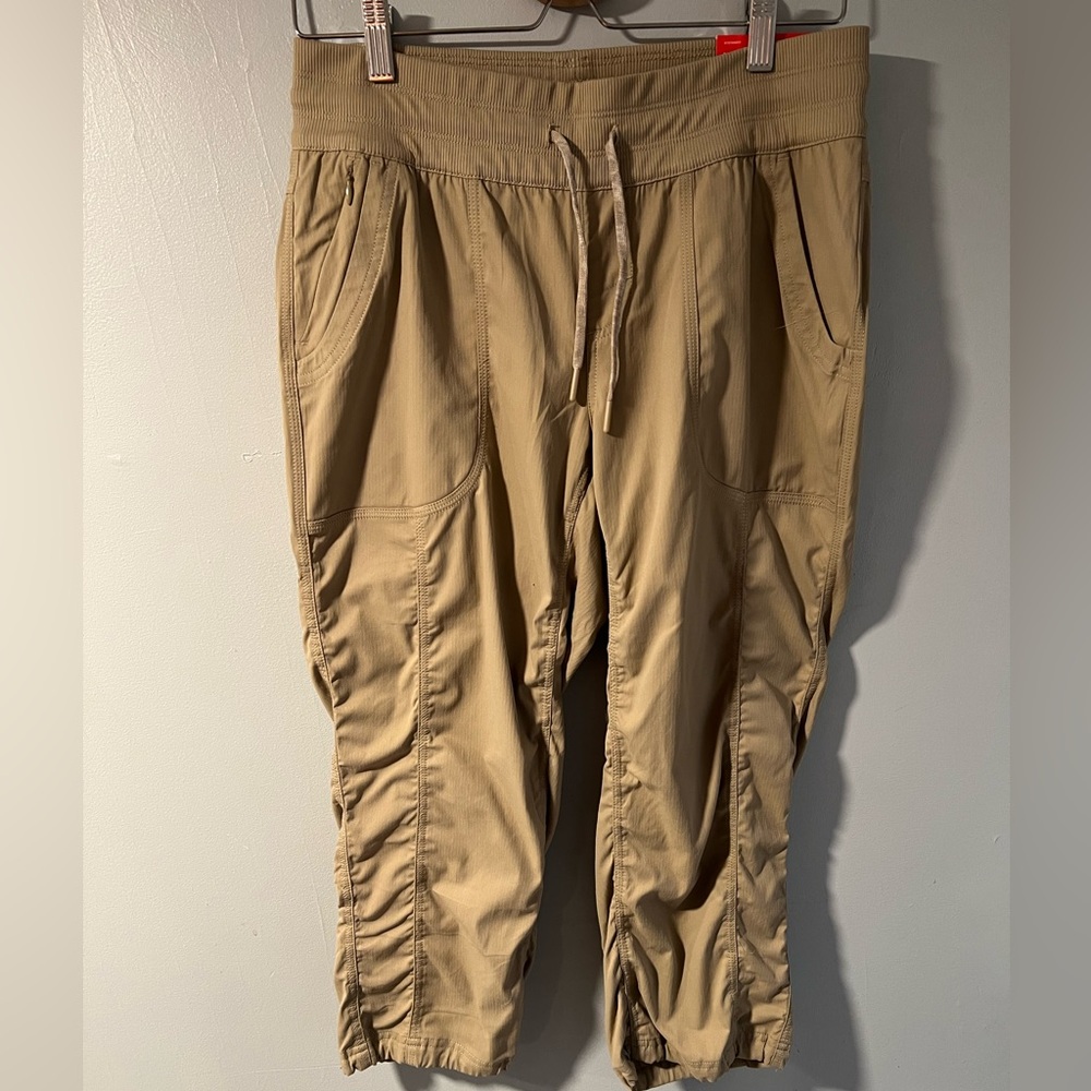 Women’s The North Face Athletic Capri  NWT